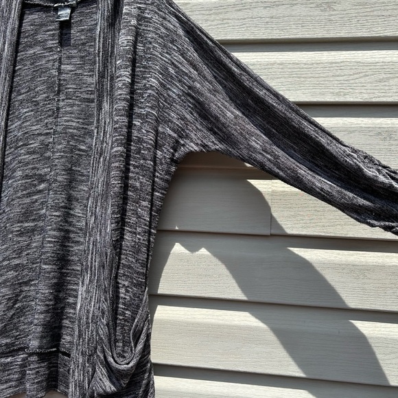 Made in Heaven women’s sweater blouse. Gray, size XL w/ pockets! - Picture 3 of 5